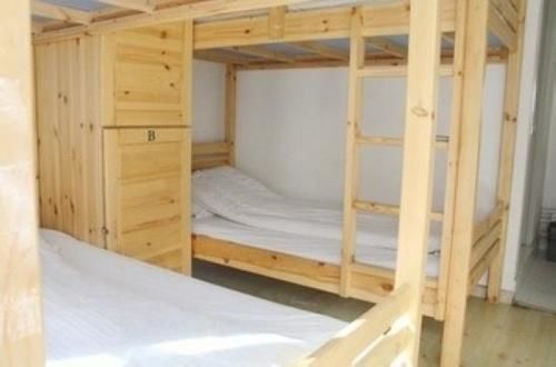 Sleepy Downtown Lakeside Hostel *